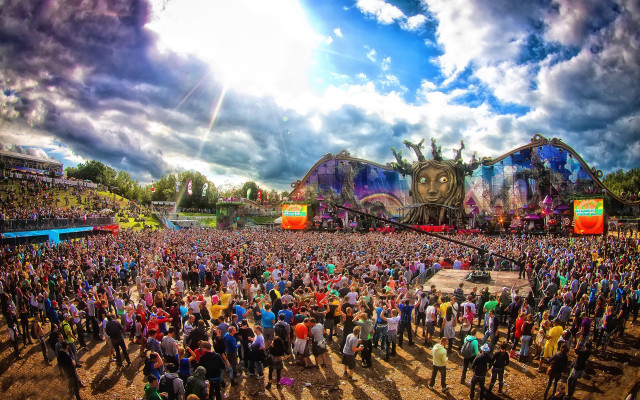 Crowd stage gathering people event free wallpaper for desktop - medium preview image