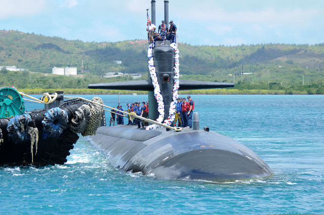 Submarine boat water cloud horizon free wallpaper for desktop - medium preview image