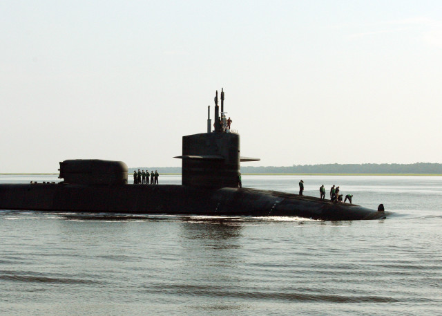 Submarine people water side standing free wallpaper for desktop - medium preview image