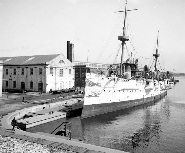 Large boat docked harbor building free wallpaper for desktop - medium preview image