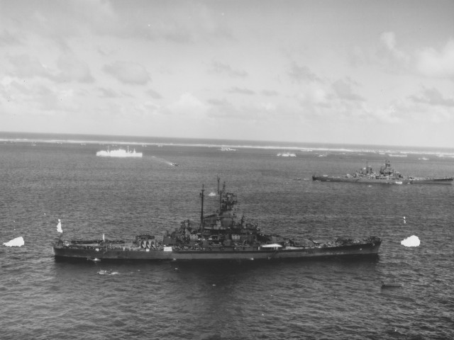 Large ship ocean icebergs background free wallpaper for desktop - medium preview image