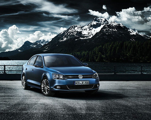 Blue car mountain range lake free wallpaper for desktop - medium preview image