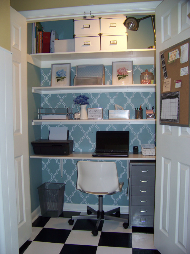 Desk laptop room checkered floor free wallpaper for mobile - medium preview image