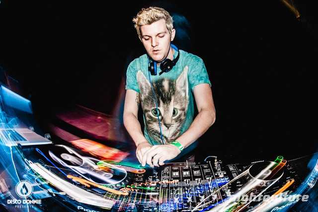 Man blue shirt dj set free wallpaper for desktop - medium preview image