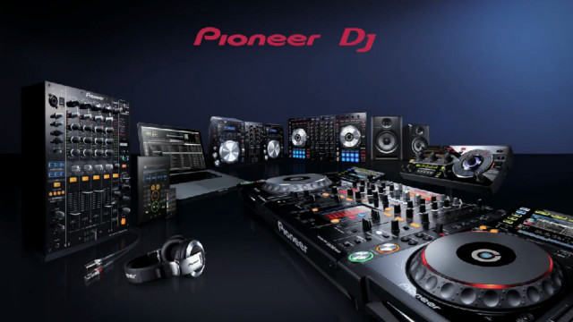 Pioneers dj electronic equipment room free wallpaper for desktop - medium preview image