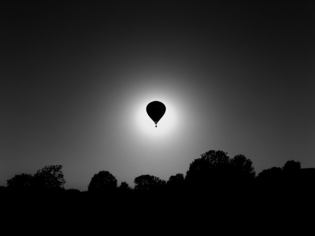 Hot air balloon sky sun free wallpaper for desktop - medium preview image