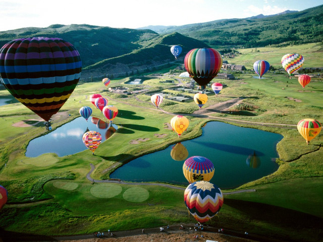 Hot air balloons lake mountains free wallpaper for desktop - medium preview image