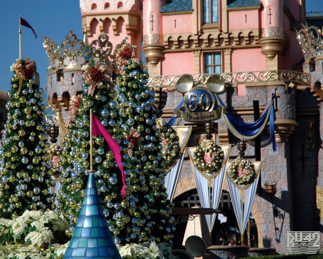 Castle christmas tree decorations blue #3 free wallpaper for desktop - medium preview image