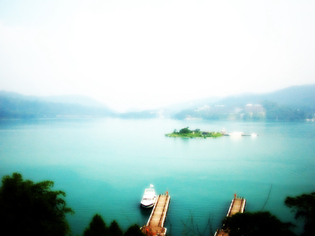 Boat docked island ocean blue free wallpaper for desktop - medium preview image