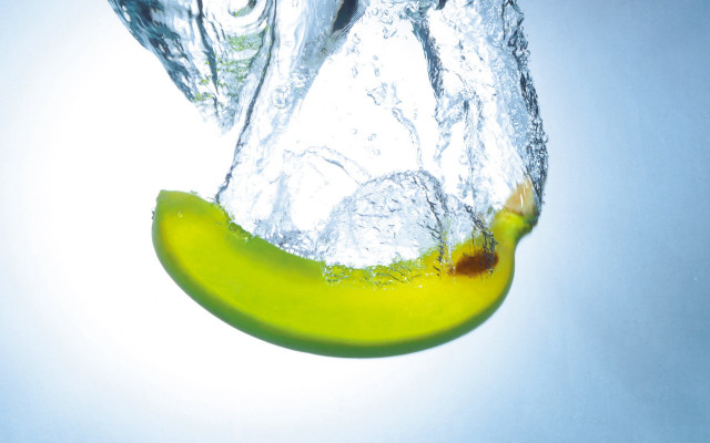 Banana drop water splash green free wallpaper for desktop - medium preview image