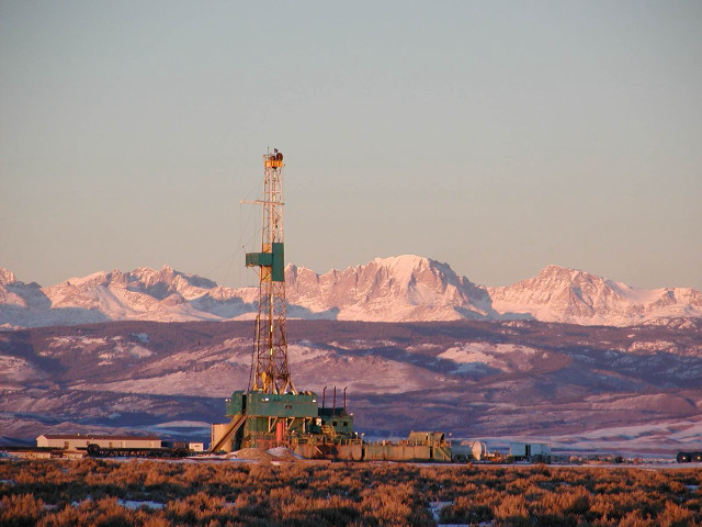 Drilling rig field mountains sunset free wallpaper for desktop - medium preview image