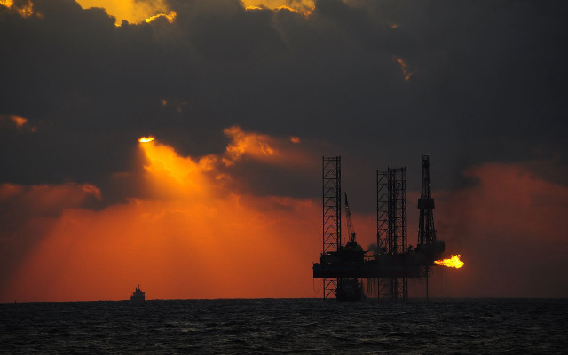 Oil rig water cloudy sunset free wallpaper for desktop - medium preview image