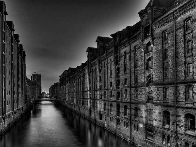 Canal black white city old #2 free wallpaper for desktop - medium preview image