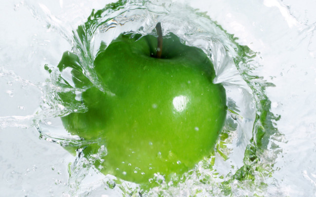 Green apple water splash leaf free wallpaper for desktop - medium preview image