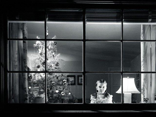 Woman looking out window christmas free wallpaper for desktop - medium preview image
