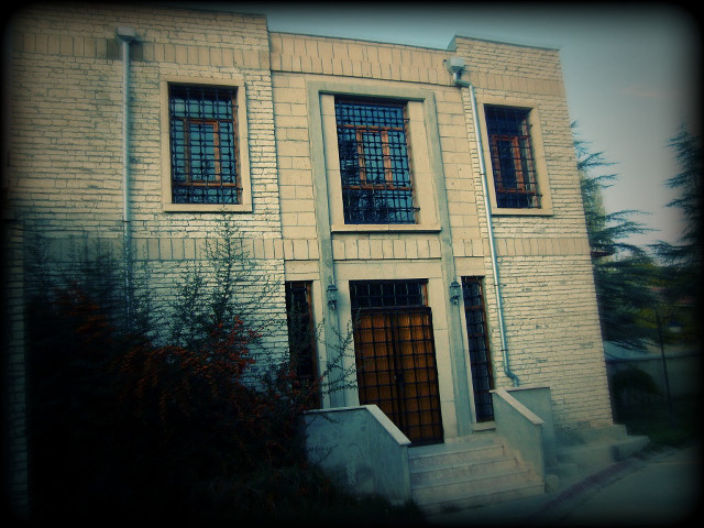 Building windows door staircase second free wallpaper for desktop - medium preview image