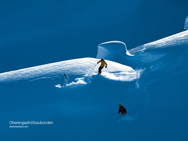 Skiing couple snow slope night free wallpaper for desktop - medium preview image
