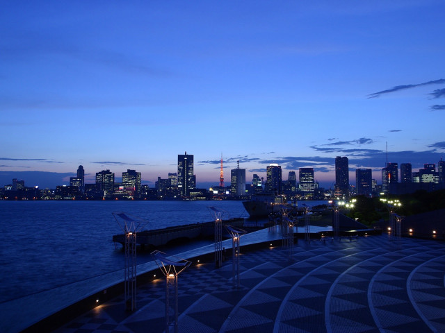 City skyline night circular structure #3 free wallpaper for desktop - medium preview image