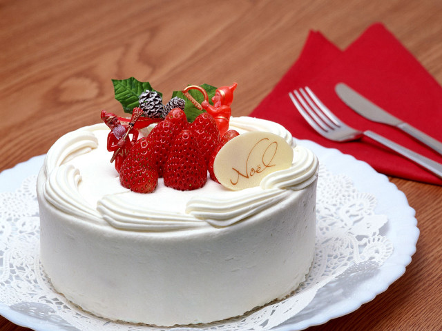 White cake strawberry plate fork free wallpaper for desktop - medium preview image