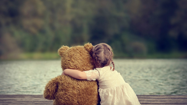 Little girl hugging teddy dock free wallpaper for desktop - medium preview image