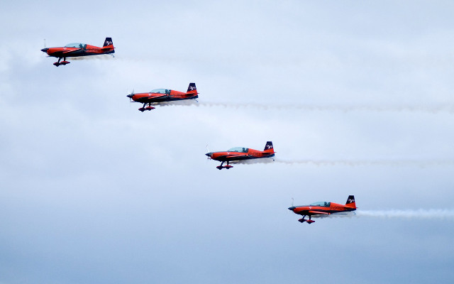 Four airplanes flying formation smoke #3 free wallpaper for desktop - medium preview image