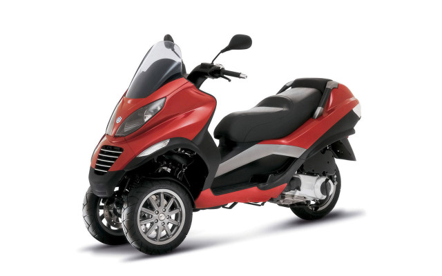 Red black scooter white background free wallpaper for desktop - medium preview image