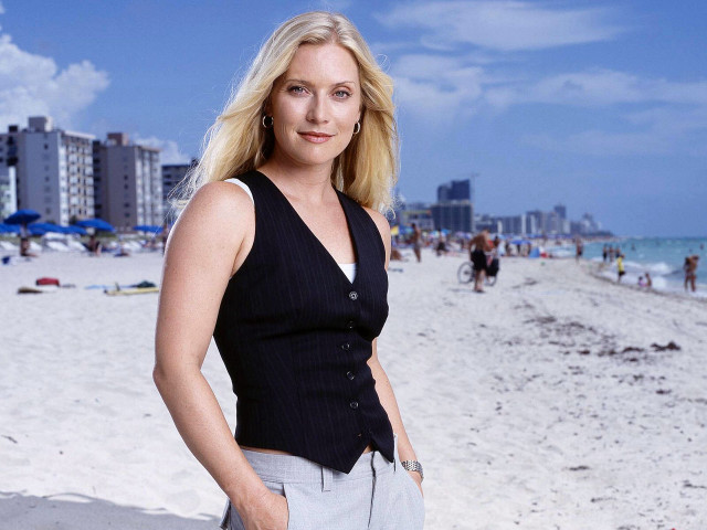 Woman beach ocean city blue free wallpaper for desktop - medium preview image