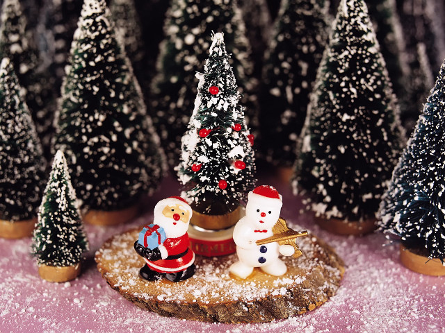 Small christmas tree snowmen santa #2 free wallpaper for desktop - medium preview image