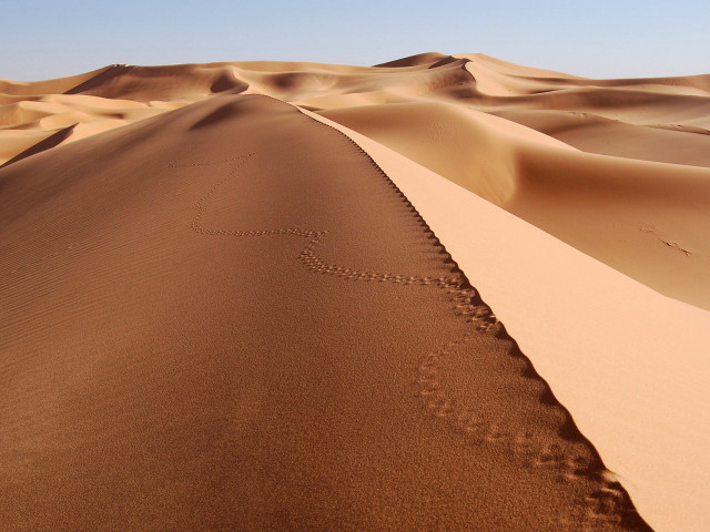 Desert sand dunes sky clouds #2 free wallpaper for desktop - medium preview image