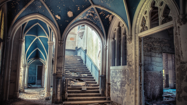 Old building stairs windows center free wallpaper for desktop - medium preview image