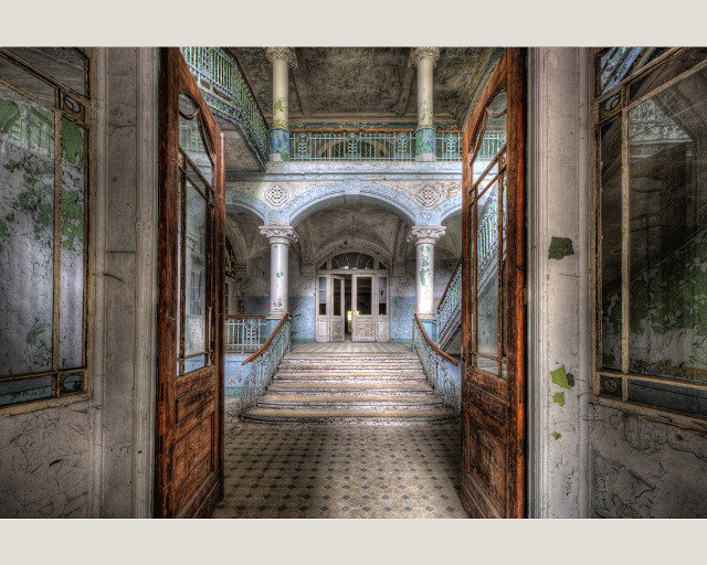 Long hallway tiled floor doors free wallpaper for desktop - medium preview image