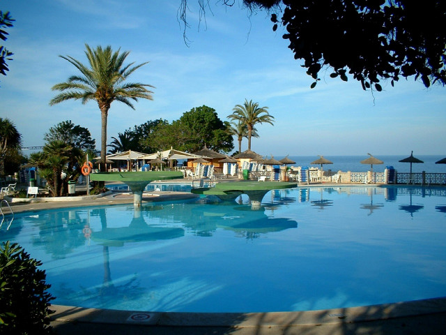 Large swimming pool ocean view #5 free wallpaper for desktop - medium preview image