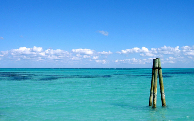 Wooden pole ocean water sky free wallpaper for desktop - medium preview image