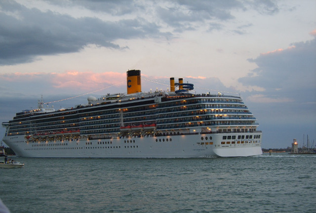 Cruise ship dusk cloudy sky free wallpaper for desktop - medium preview image