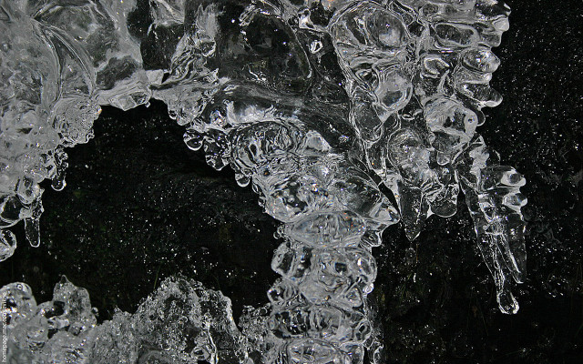 Ice closeup waterdroplets blackbackground whitecircle free wallpaper for desktop - medium preview image