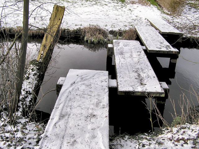 Snow covered bench water field free wallpaper for desktop - medium preview image