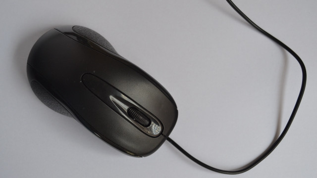 Computer mouse cord table white free wallpaper for desktop - medium preview image