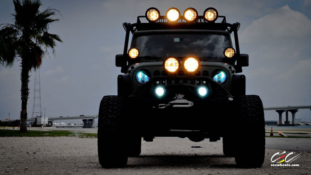 Jeep lights road palm bridge free wallpaper for desktop - medium preview image