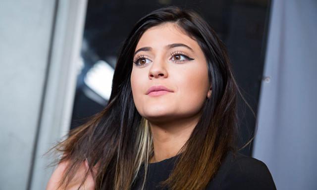 Woman longhair blackshirt lookingup cicelyhey free wallpaper for desktop - medium preview image