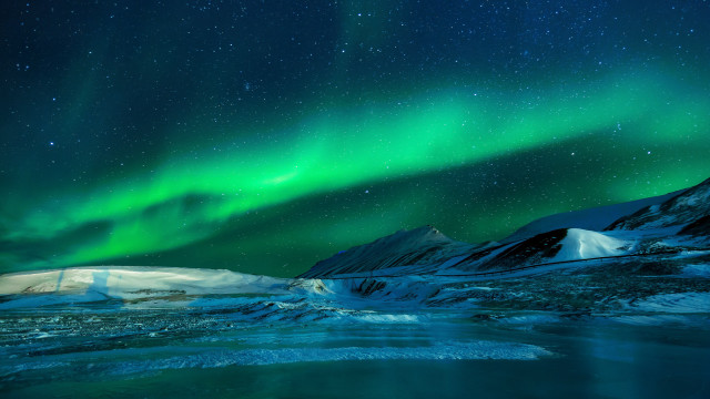 Green blue aurora borealis snowy free wallpaper for desktop - medium preview image