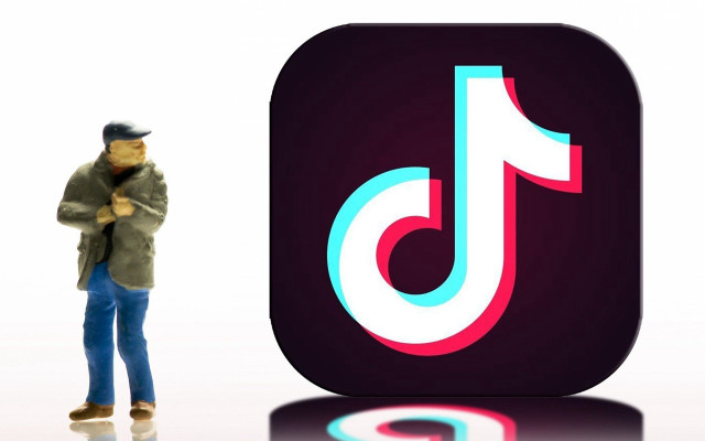 Man ti logo white background free wallpaper for desktop - medium preview image