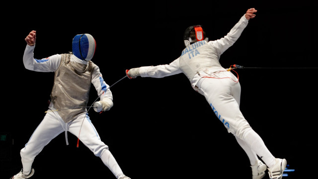 Fencing men trick black background free wallpaper for desktop - medium preview image