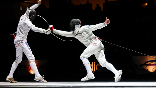 Fencing men stage fight rope free wallpaper for desktop - medium preview image