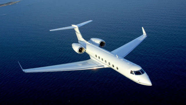 White jet flying ocean sky free wallpaper for desktop - medium preview image