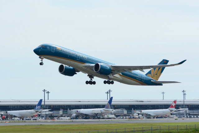 Jetliner flying blue sky runway #3 free wallpaper for desktop - medium preview image