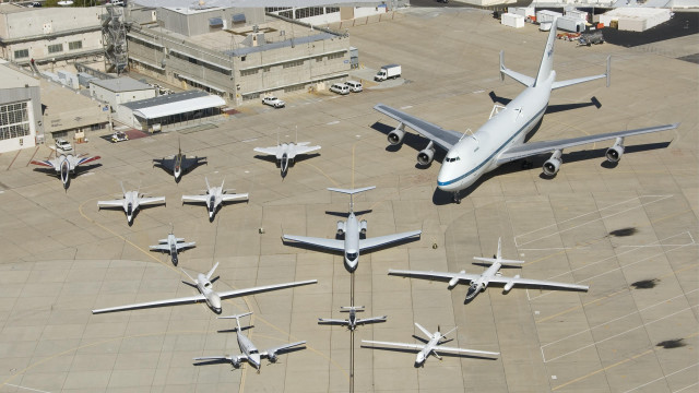 Airplanes runway lot building middle free wallpaper for desktop - medium preview image