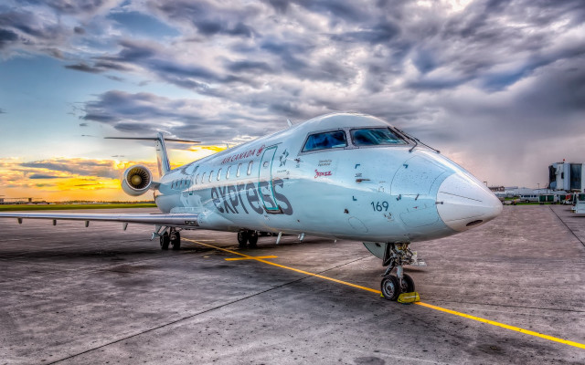 Large passenger jet airport tarmac free wallpaper for desktop - medium preview image