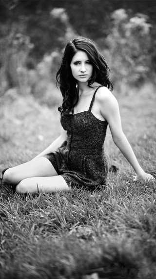 Woman sitting field blurry monochrome - free vintage wallpaper