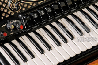 Piano keyboard closeup keys knobs - coppo di marcovaldo free wallpaper