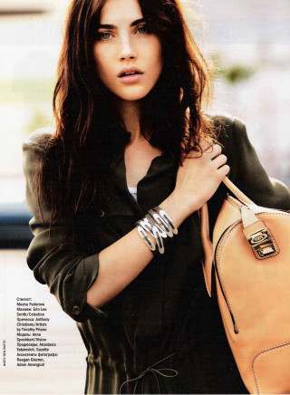 Woman holding purse handbag magazine - right free wallpaper